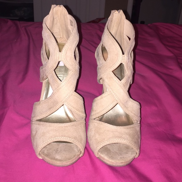 Heels - Picture 2 of 4