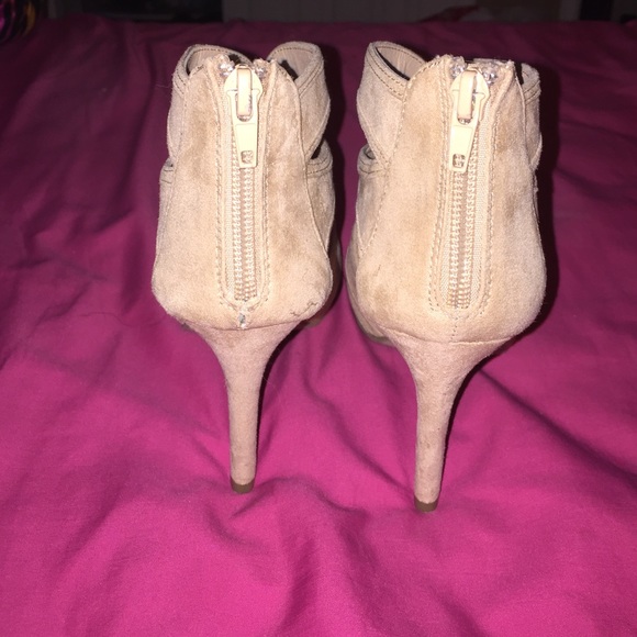 Heels - Picture 4 of 4