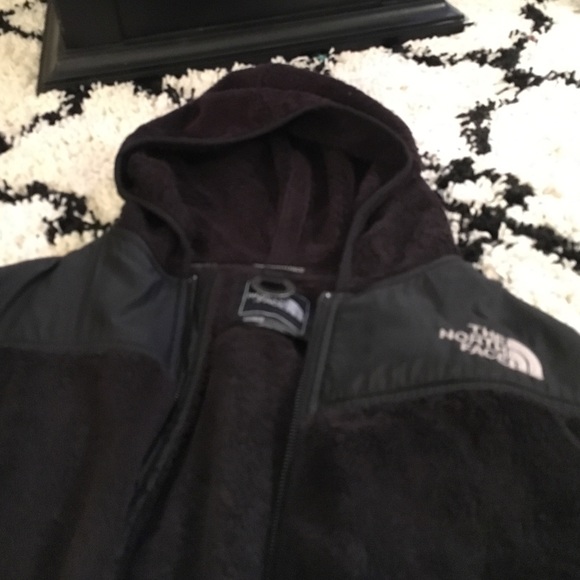 Fuzzy hooded north face jacket - Picture 3 of 4