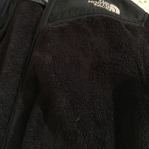 Fuzzy hooded north face jacket - Picture 4 of 4