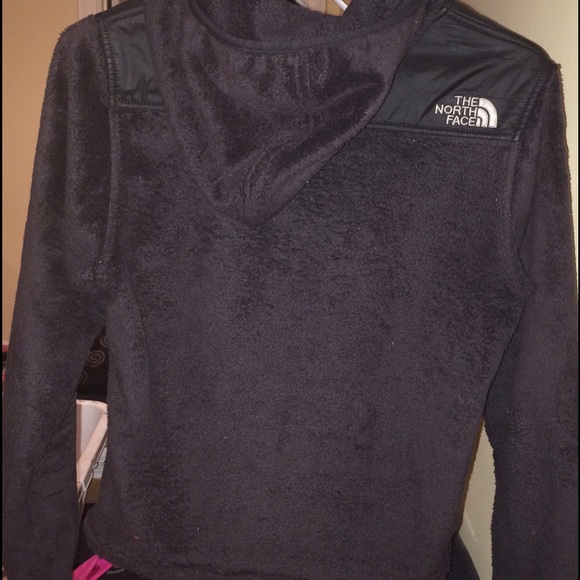 Fuzzy hooded north face jacket - Picture 2 of 4