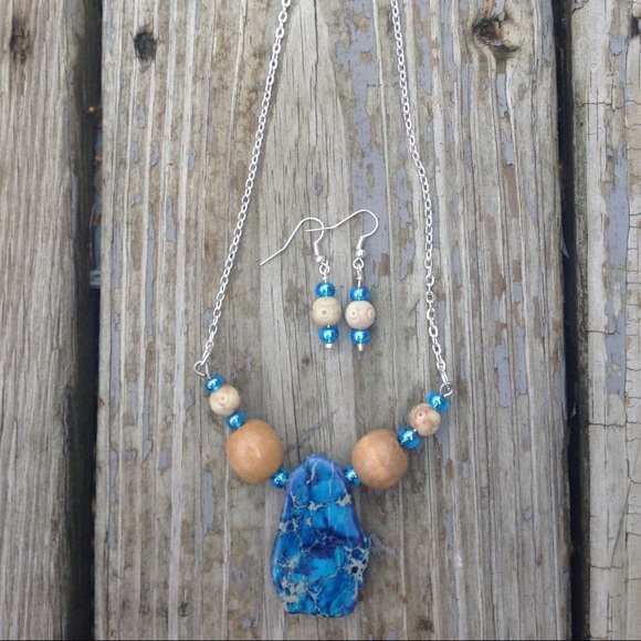 Necklace and earring set