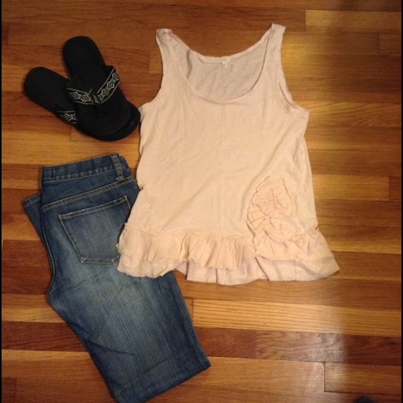 Beautiful blush tissue tank with flower detail