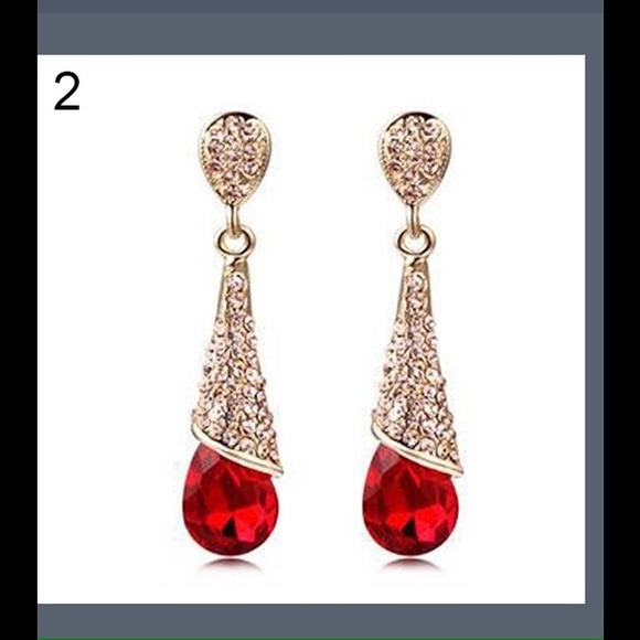Red earrings - Picture 3 of 3