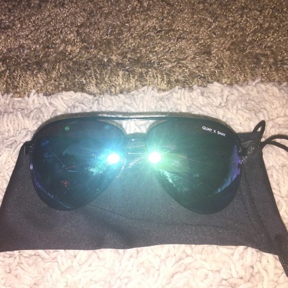 SOLD!!!! Quay Australia sunglasses - Picture 2 of 4
