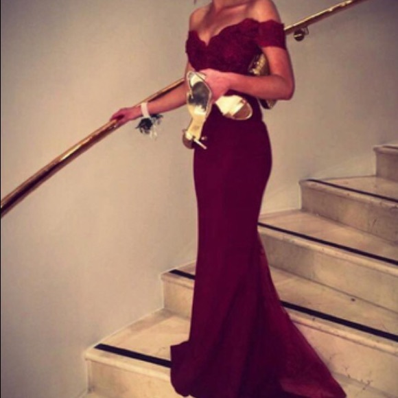 Dresses & Skirts - Prom/formal long dress