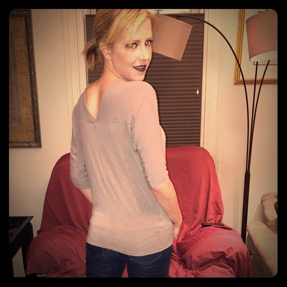 Anthropologie Tops - 🌟Anthropologie beige top w/back V drop!