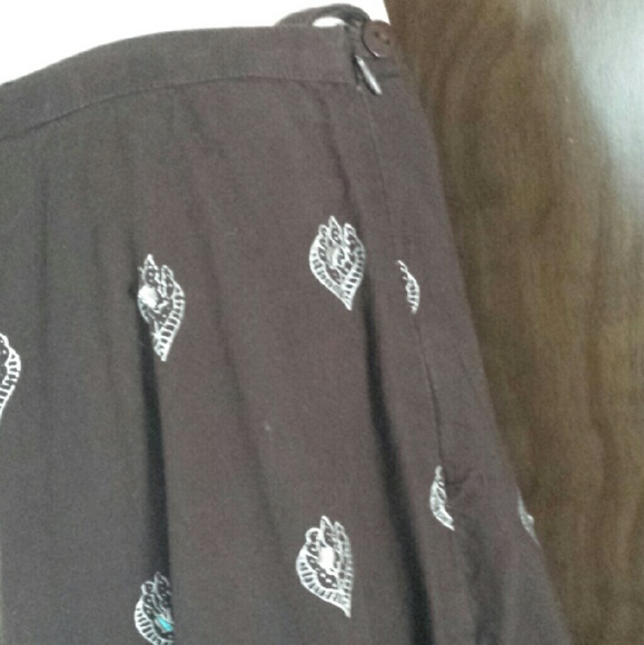 Lovely full skirt with rhinestones - Picture 3 of 4