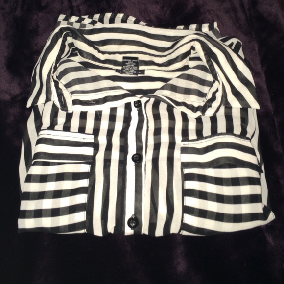 Super Cute Stripped Top - Picture 2 of 3
