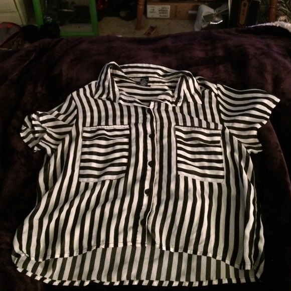 Super Cute Stripped Top - Picture 3 of 3