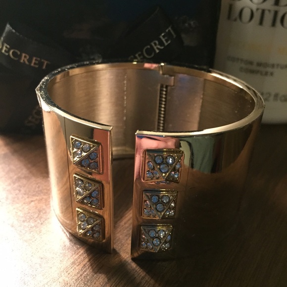 Victoria's Secret Jewelry - NWT VS Cuff Bracelet