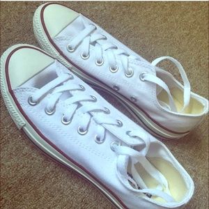 White women's chuck Taylor converse