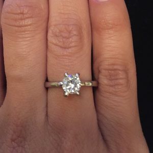 Belle Round Stone 6 Prong Classic Ring