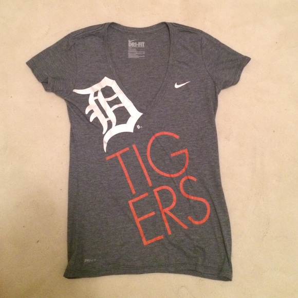 Detroit Tigers Nike Dri-Fit V-Neck size Medium