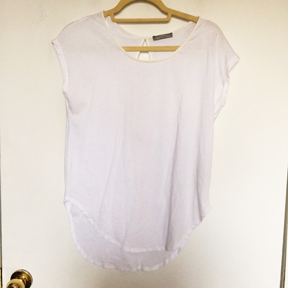 ❌ SOLD ❌ Zara tee w/ cutout back and leather seams - Picture 2 of 4