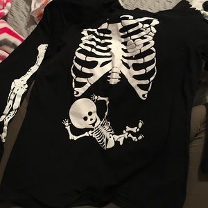 Maternity skeleton shirt
