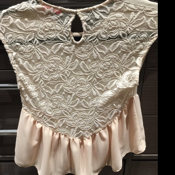 Creme crop top