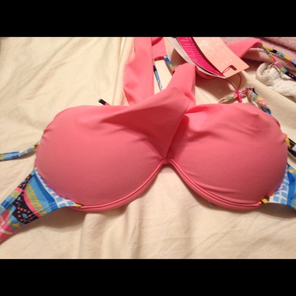 Gorgeous swimsuit !
