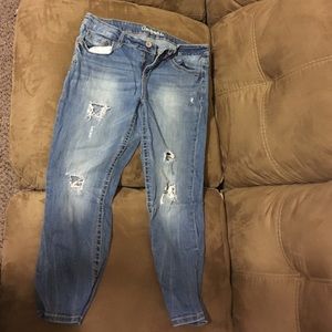 Denim Aeropostale distressed capris