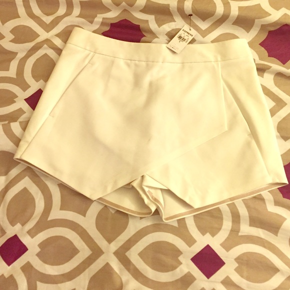 Express shorts -white