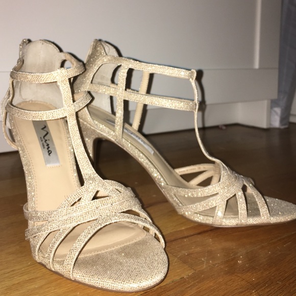 Beautiful prom/wedding shoes 👠 - Picture 1 of 4