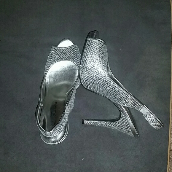 Amazing sparkly silver slingback peep toe heels
