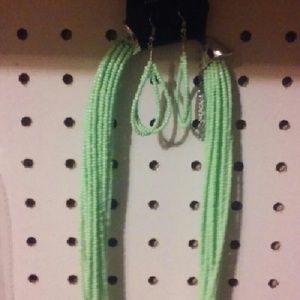 Necklace limegreen new