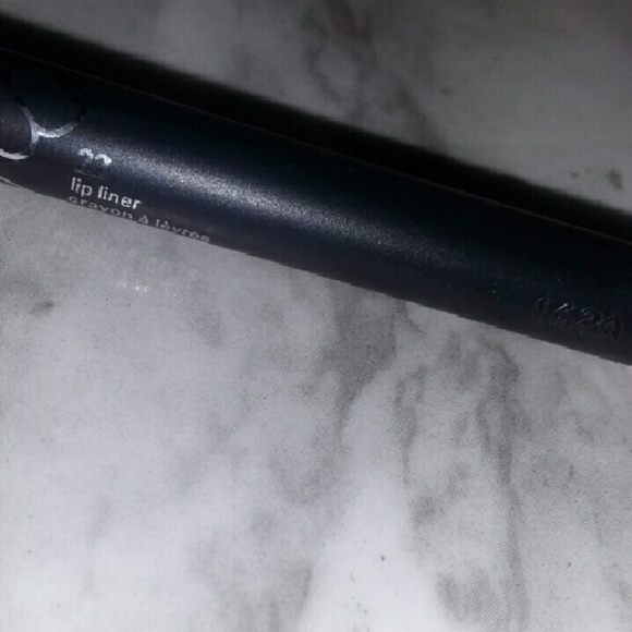 Kylie Lip Kit 22. LIP LINER ONLY. - Picture 2 of 2