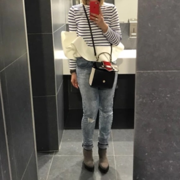 🎉💕✨🙌🏽Cute Poofy peplum top - Picture 2 of 3