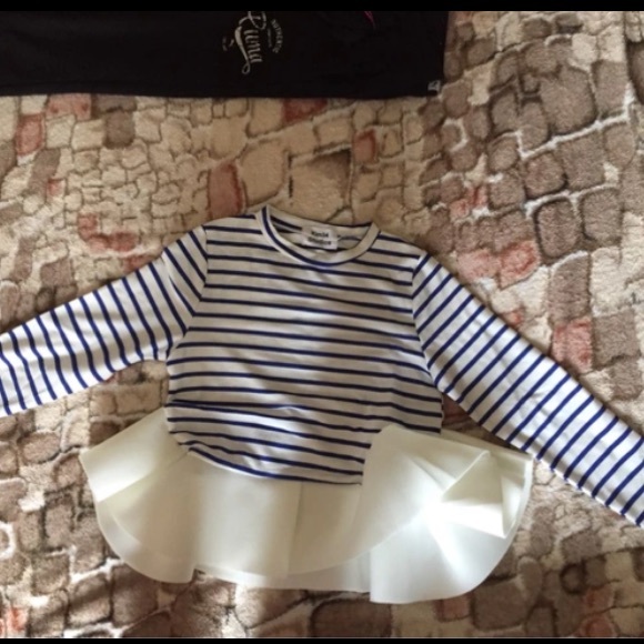 🎉💕✨🙌🏽Cute Poofy peplum top - Picture 3 of 3