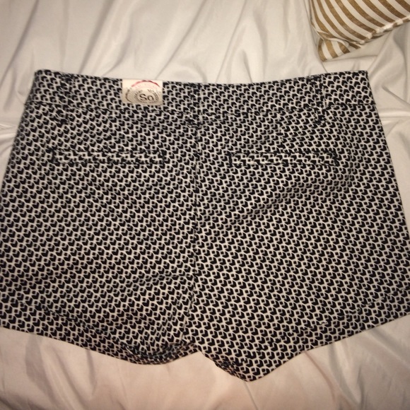 patterned shorts - Picture 3 of 3