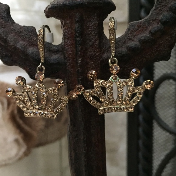 Gold Rhinestone crown earrings. - Picture 2 of 2