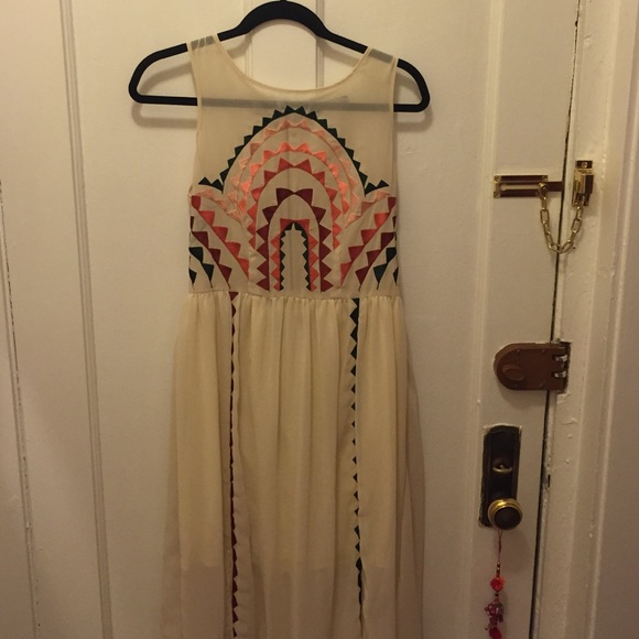 Long sleeveless embroidered dress