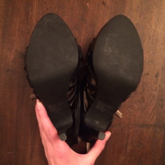 Preview Intnl Sz 7.5 Gladiator/Cage Strappy Heel - Picture 3 of 4