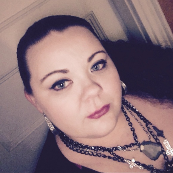 Meet your Posher, Kathryn - Picture 2 of 4