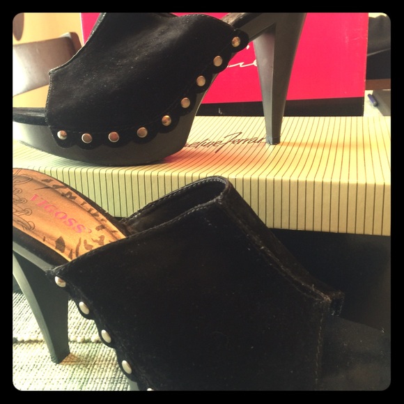 Vigoss Shoes - Vigoss black clog heels.