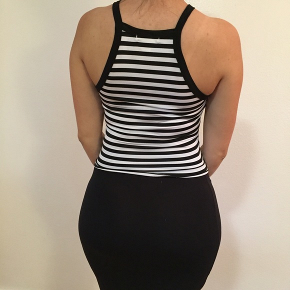 Black & White Striped Crop Top - Picture 2 of 3