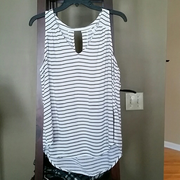 Old Navy Tops - Olive green and white tank