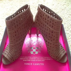 Vince Camuto Kachina heel in dark brown - BNWT!