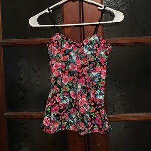 Fitted flower pattern tank