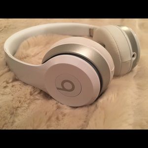 ⛔️SOLD⛔️NWOT Beats Solo 2 Pristine condition!