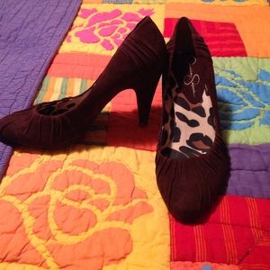 Jessica Simpson brown faux suede heels