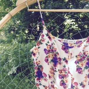 ♻️donated♻️Floral Button Tank
