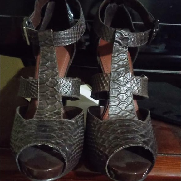 Gianni Bini brown heels