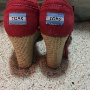 Classic red toms espadrille.