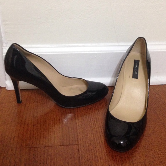 Patent Black Pumps