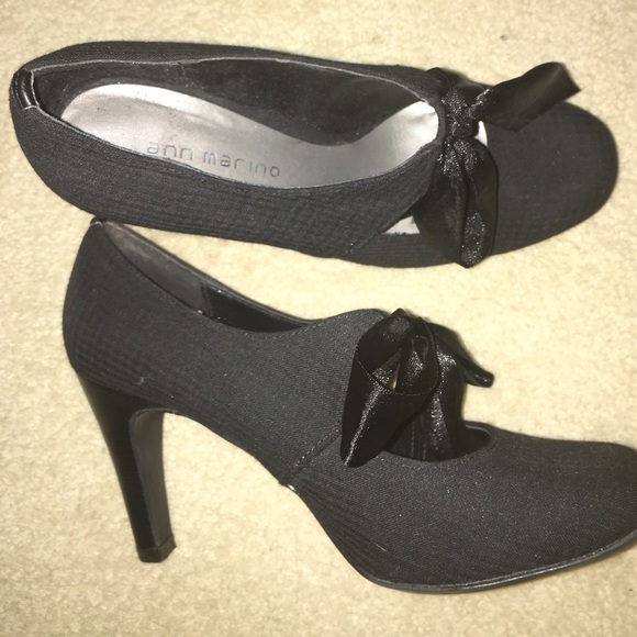 Ann Marino black pump