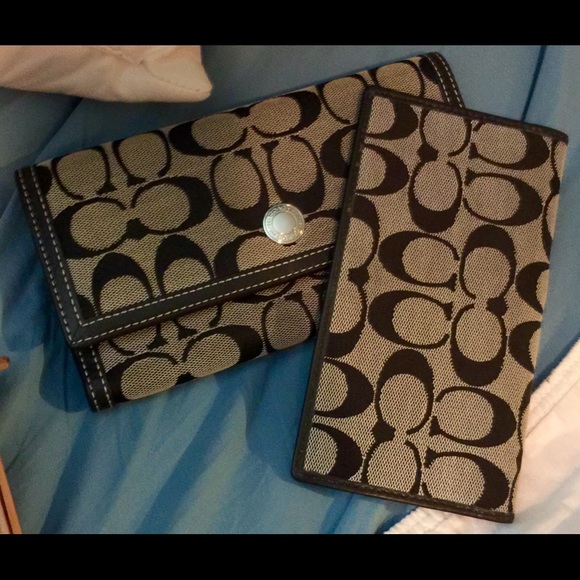 Coach wallet with checkbook cover - Picture 1 of 3