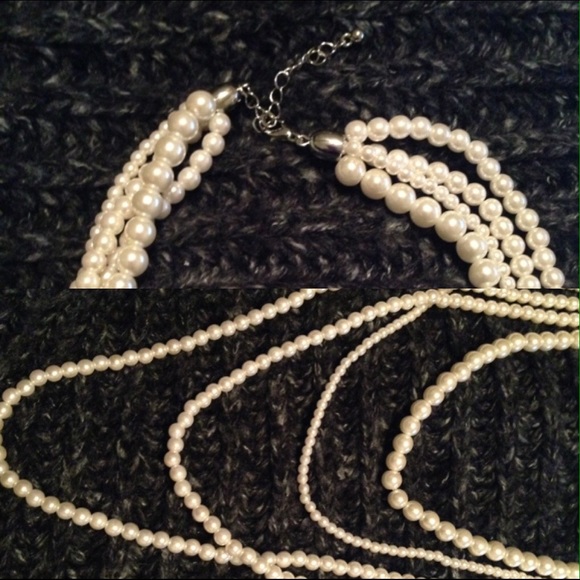 Pearl necklace ( plastic)!! - Picture 2 of 4