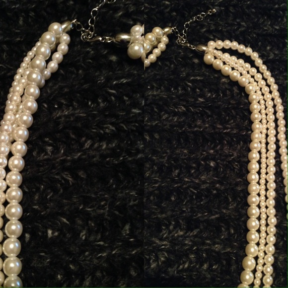 Pearl necklace ( plastic)!! - Picture 3 of 4